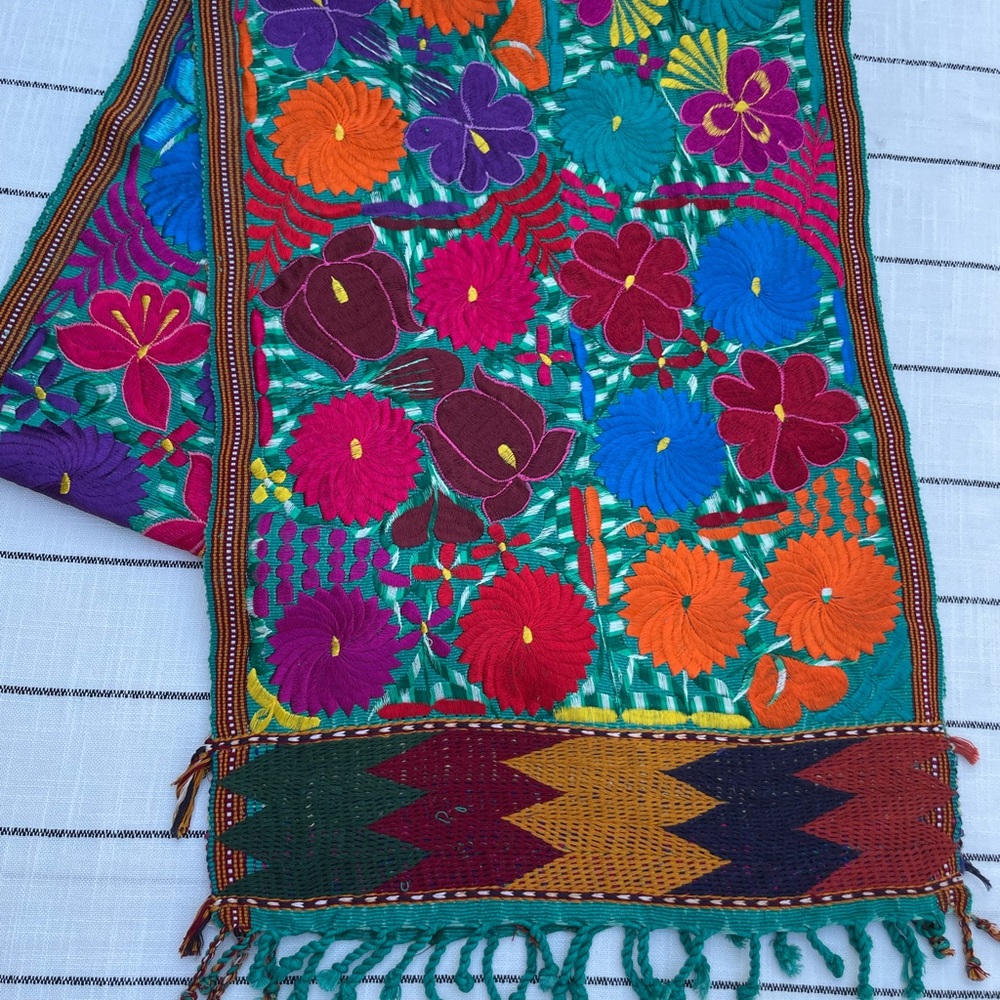 Floral Embroidered Table Runner - Picture 8 of 8